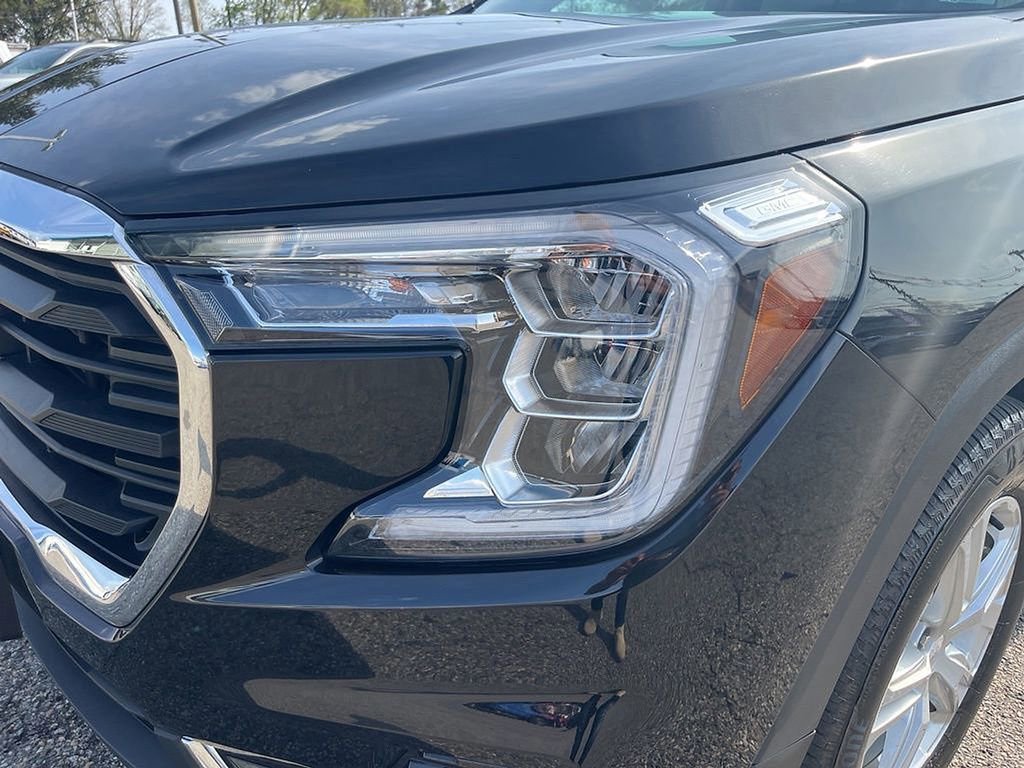 Used 2022 GMC Terrain SLE w/ Driver Convenience Package image 13