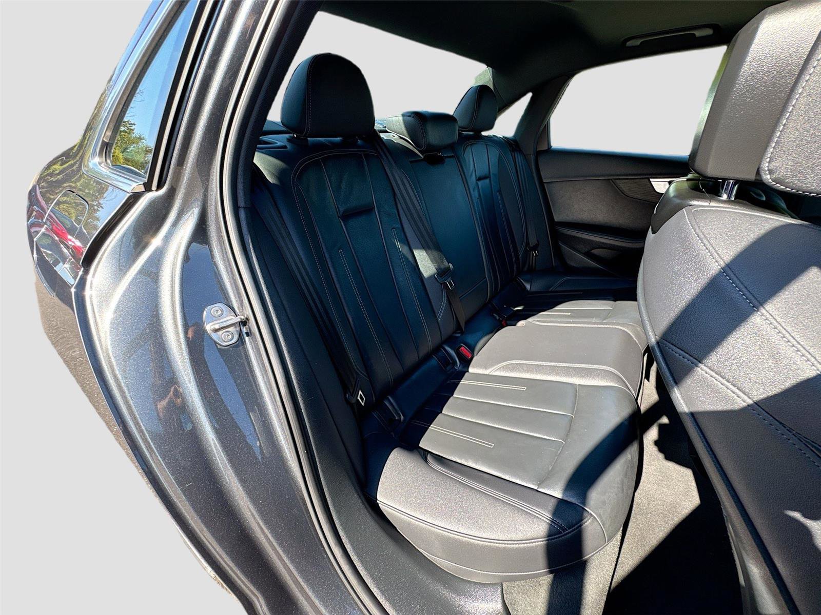 Used 2022 Audi A4 2.0T Premium Plus image 27