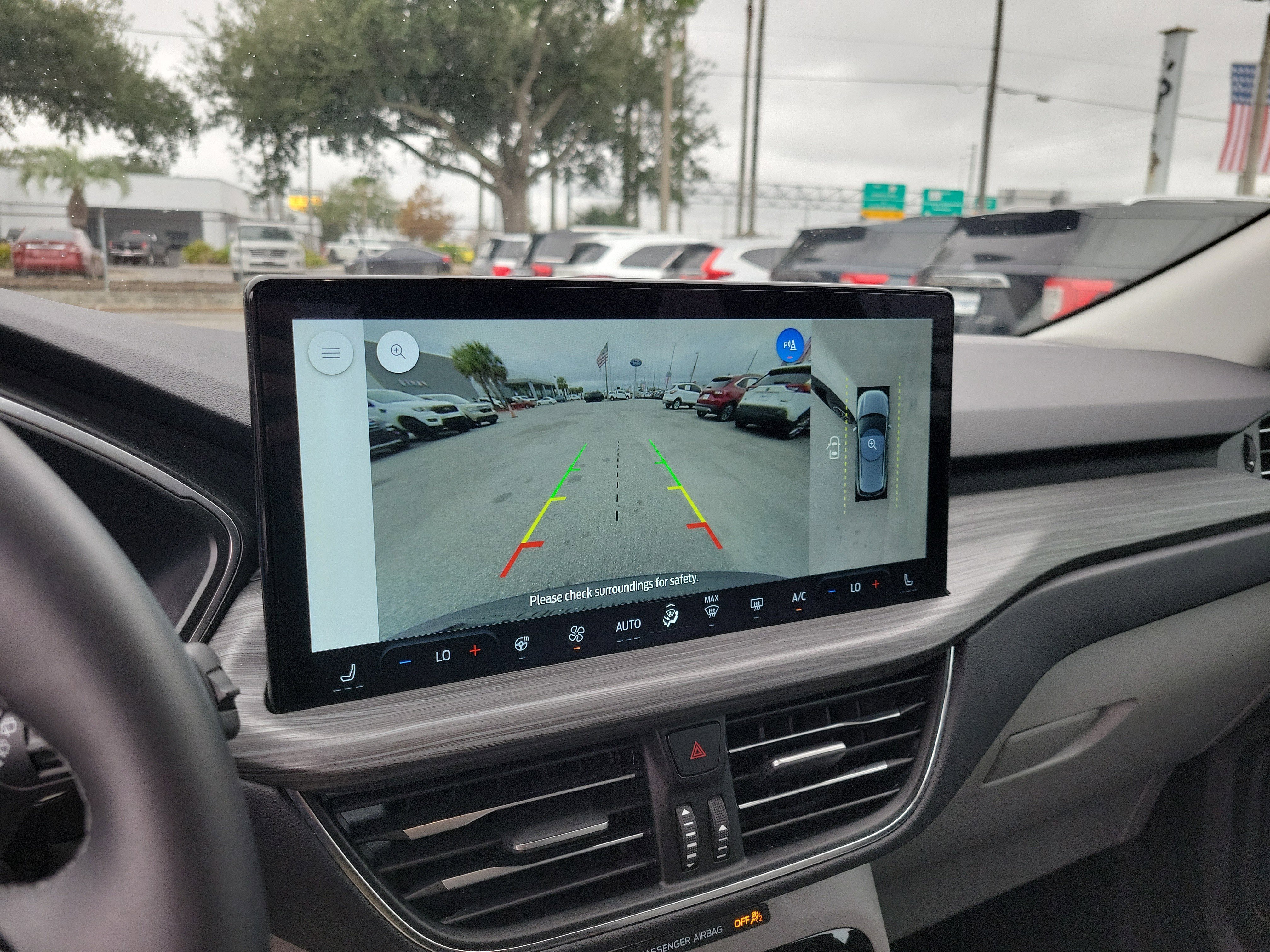 Used 2024 Ford Escape SE w/ PHEV Premium Package image 17