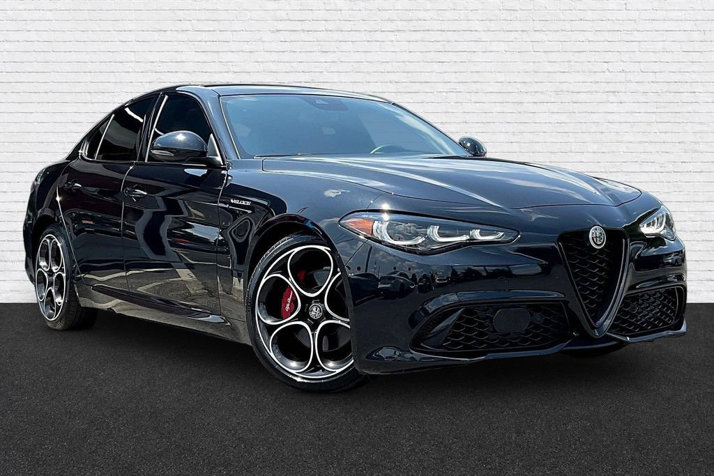 Used 2024 Alfa Romeo Giulia Veloce RWD image 3