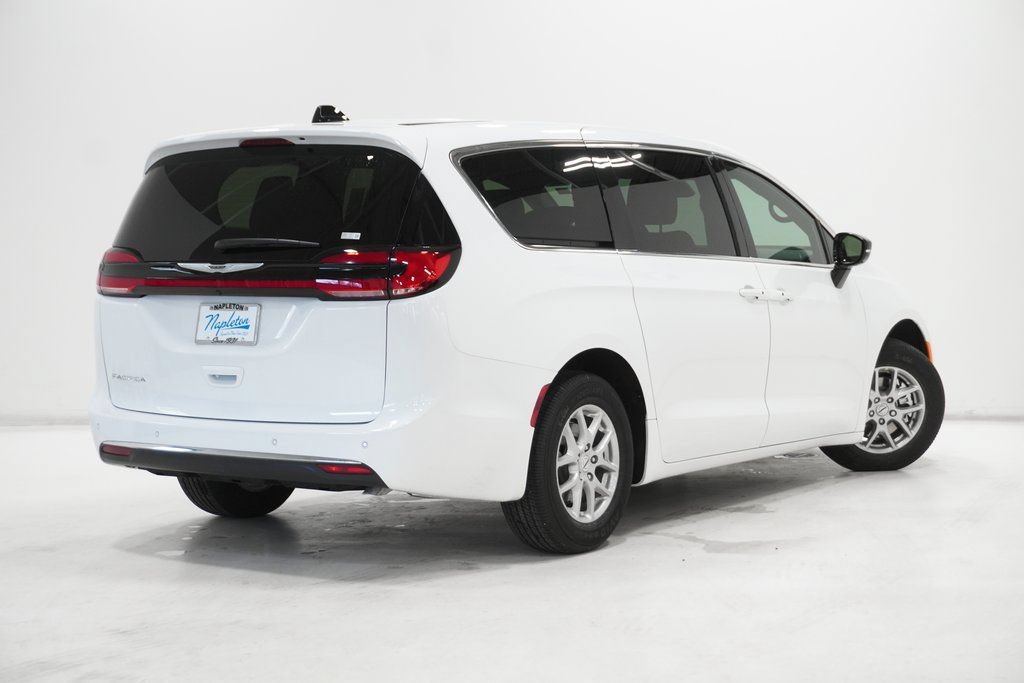 New 2026 Chrysler Pacifica Select FWD image 7