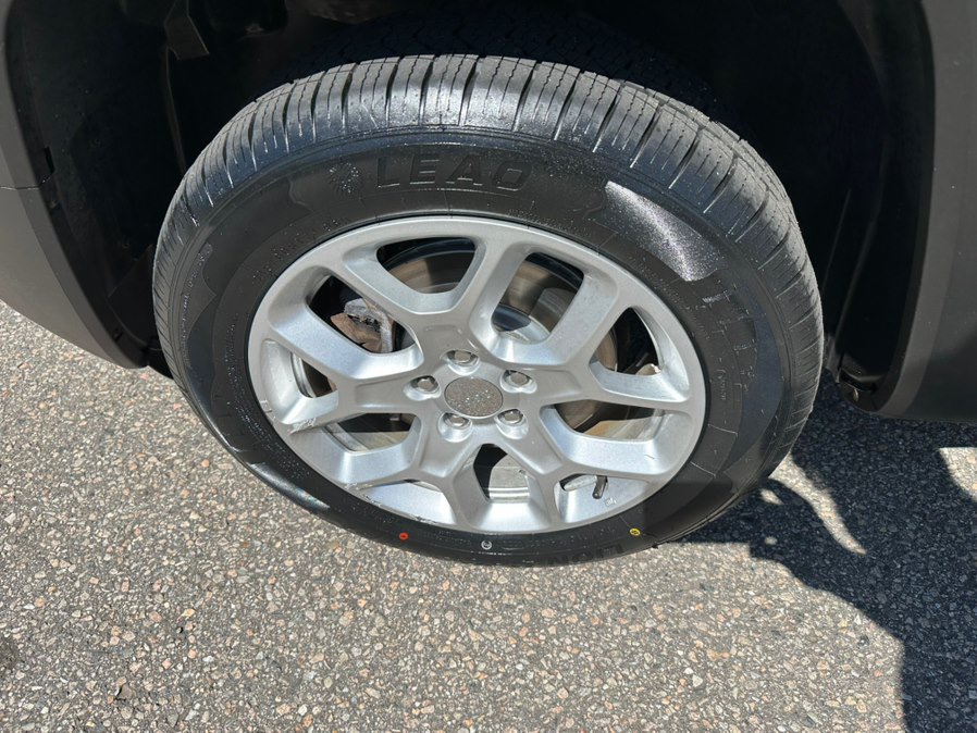 Used 2017 Jeep Renegade Latitude AWD/4WD image 26