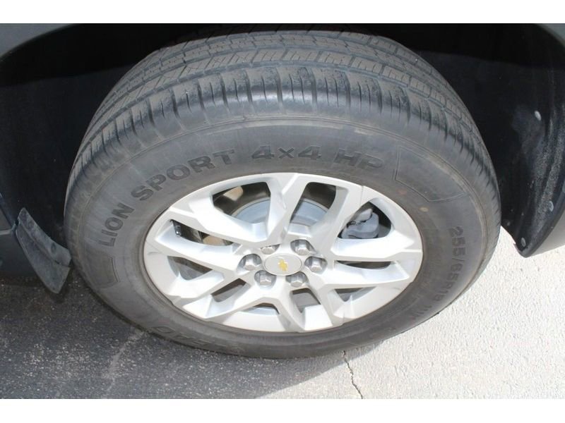 Used 2021 Chevrolet Traverse LT FWD image 9