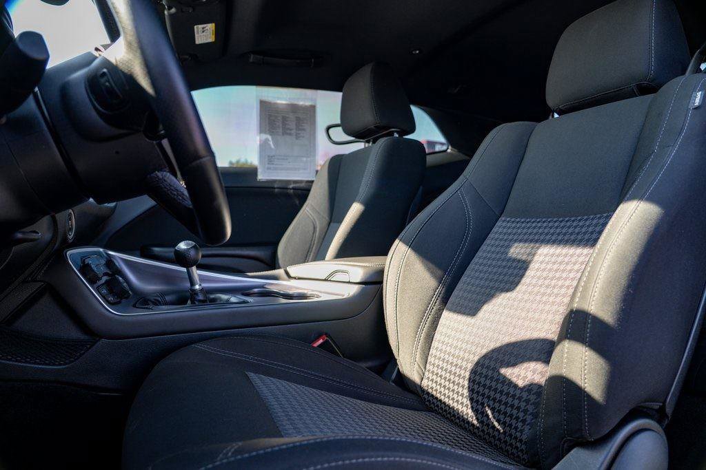 Used 2016 Dodge Challenger R/T w/ Blacktop Package image 25
