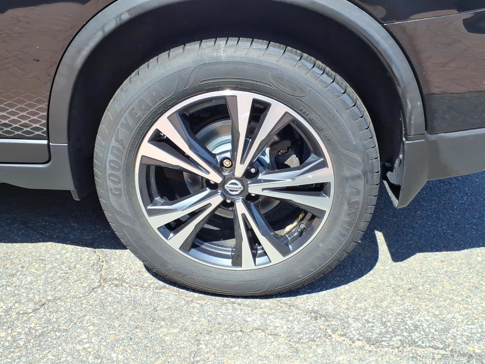 Certified 2020 Nissan Rogue SV w/ Sun & Sound Touring Package AWD/4WD image 9
