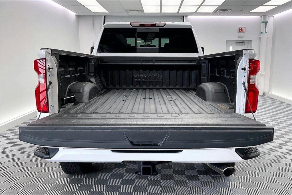 Used 2024 Chevrolet Silverado 3500 High Country w/ High Country Premium Package image 5