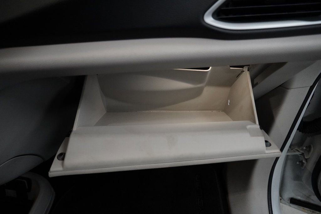 Used 2017 Chrysler Pacifica Touring Plus image 31