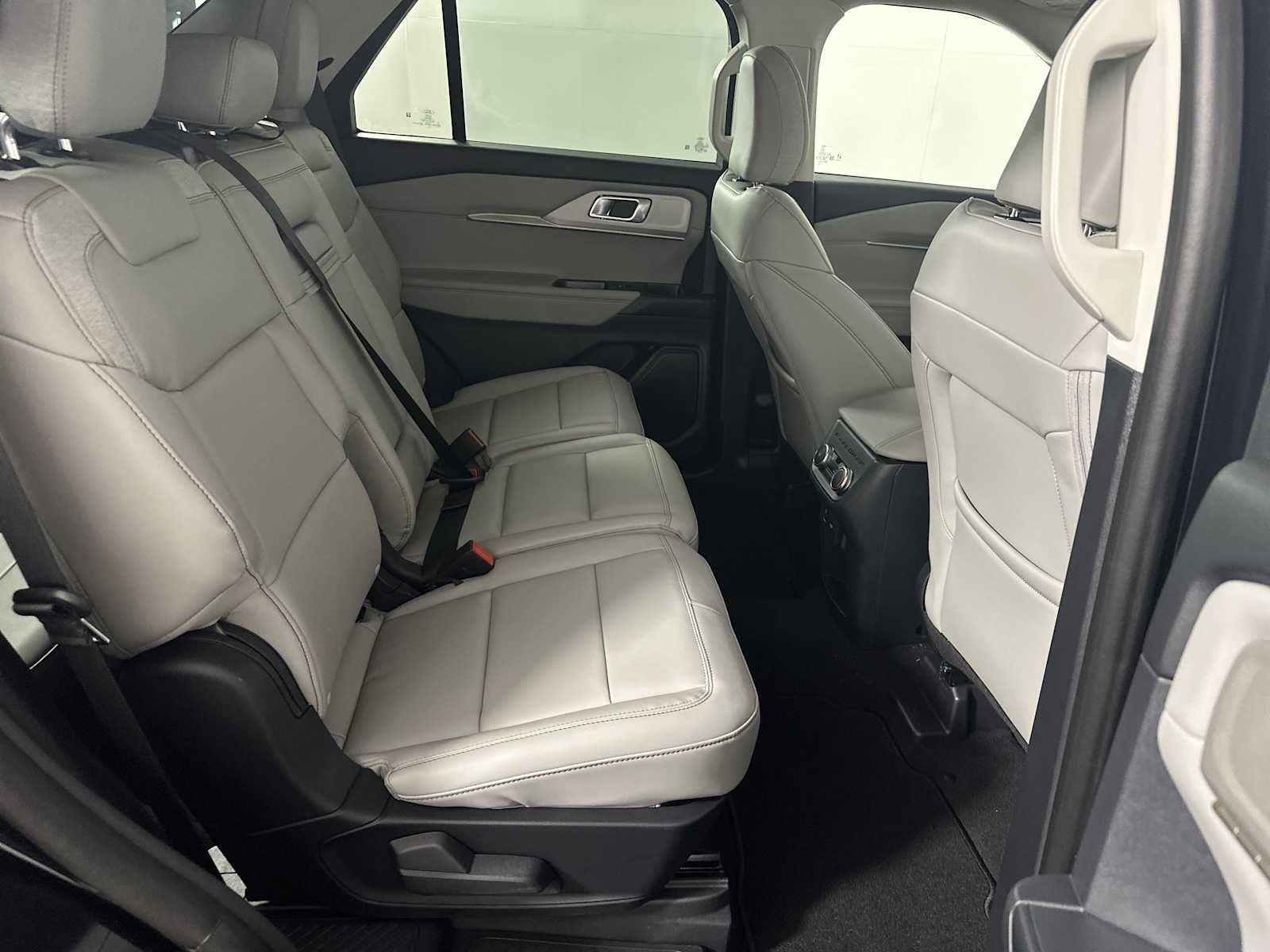 New 2026 Ford Explorer Active w/ Active Comfort Package RWD image 17