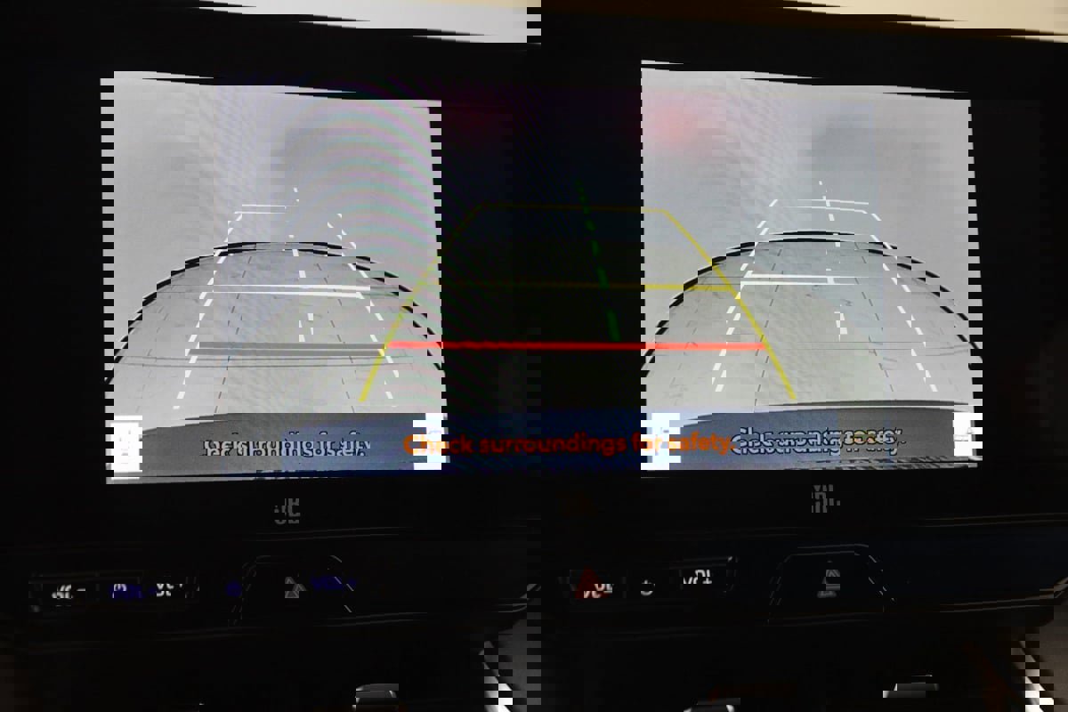 Used 2023 Toyota Venza XLE image 10