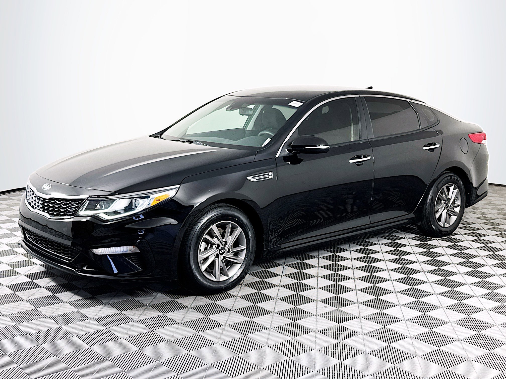 Used 2020 Kia Optima LX FWD image 4