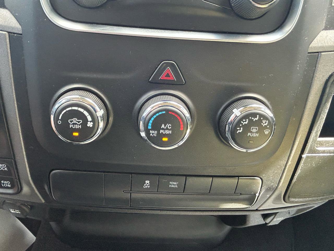 Used 2020 RAM 1500 Express AWD/4WD image 23