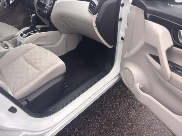 Used 2018 Nissan Rogue Sport SV w/ SV Technology Package FWD image 14