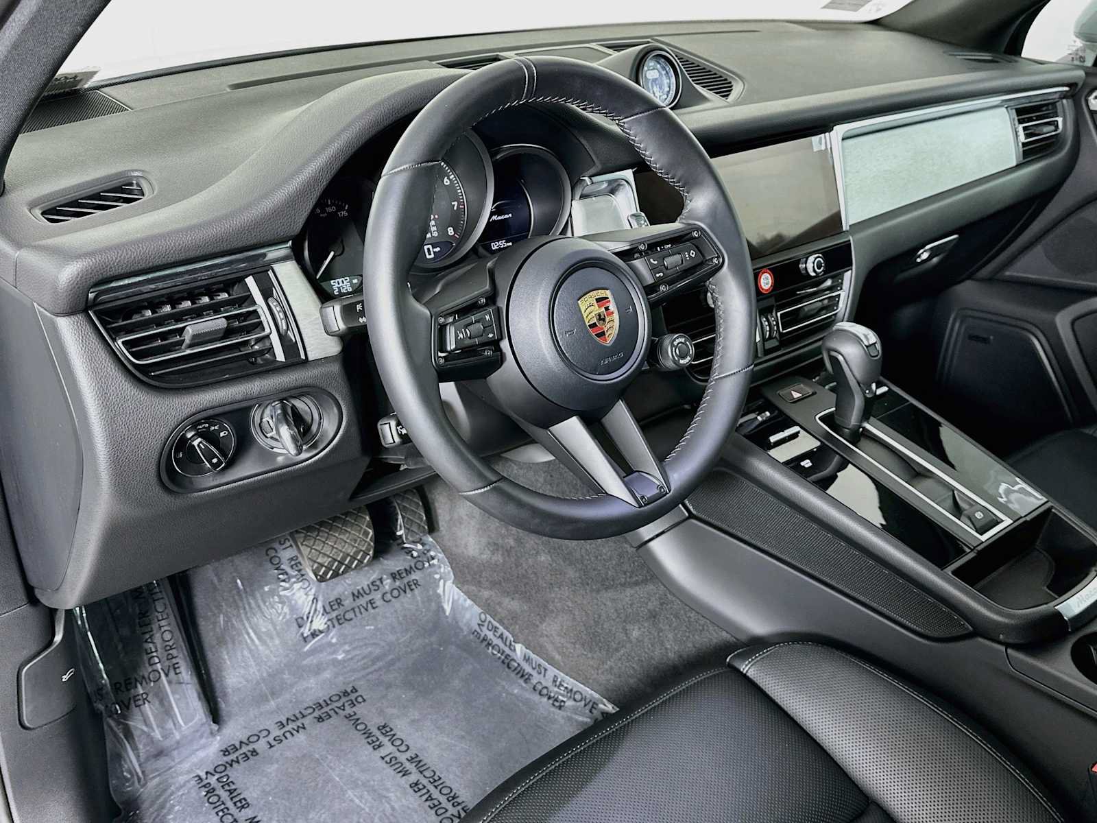 Certified 2026 Porsche Macan AWD/4WD image 4