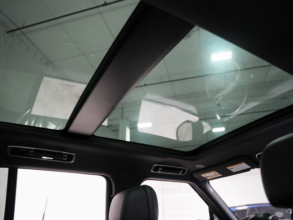 Used 2023 Land Rover Range Rover SE image 25
