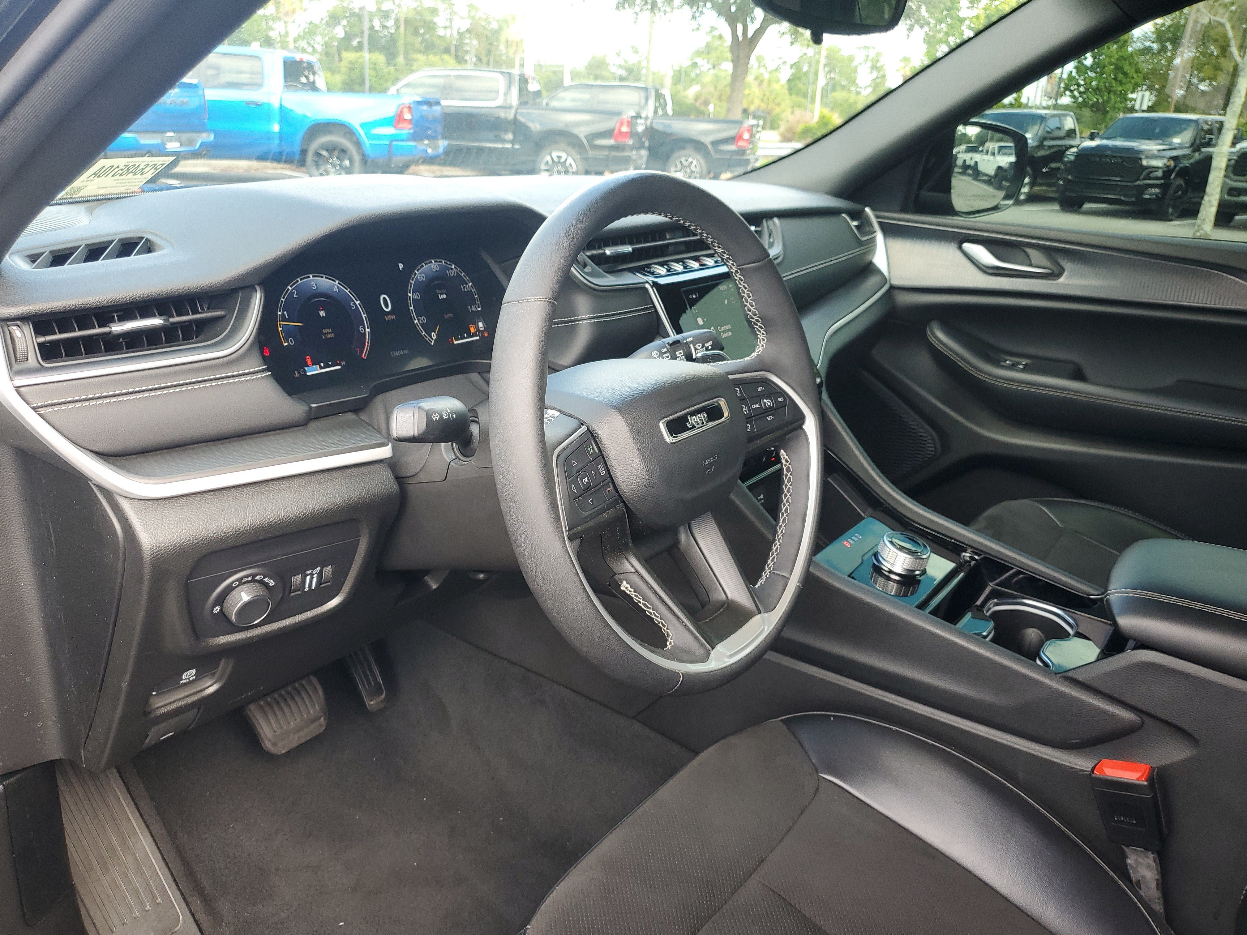 Used 2023 Jeep Grand Cherokee Altitude RWD image 13