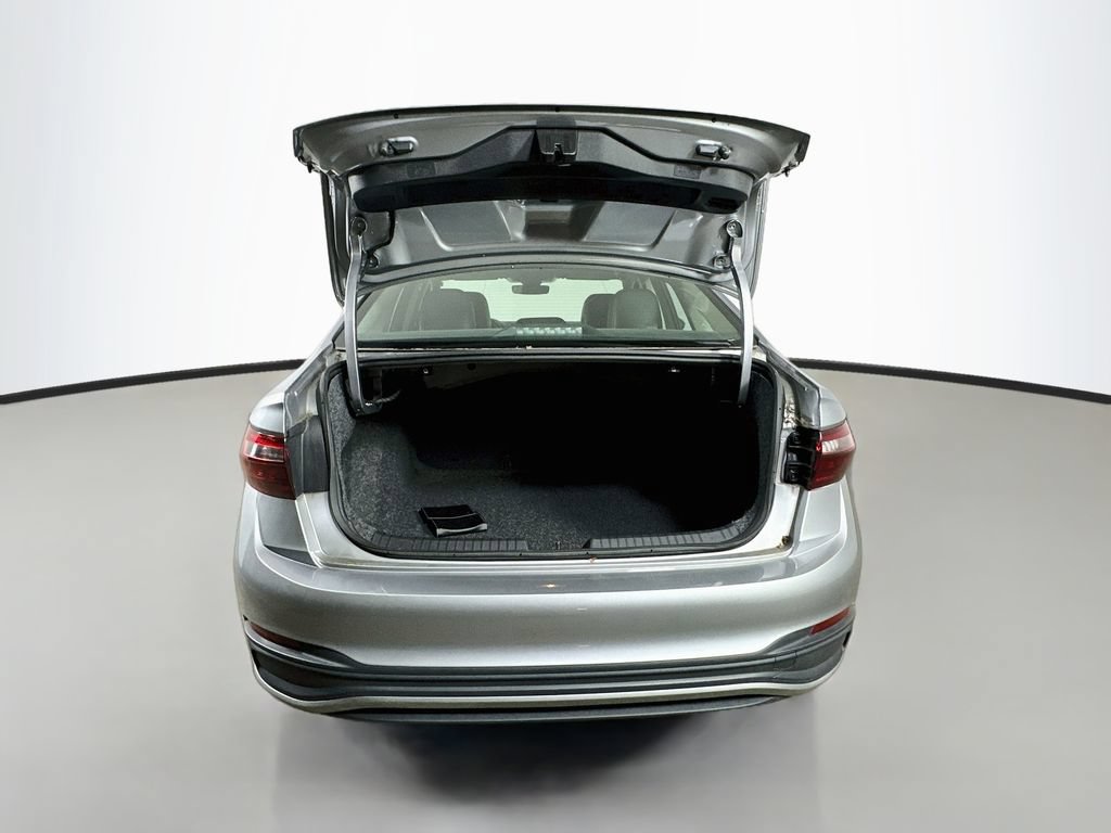 Used 2025 Volkswagen Jetta SE FWD image 35
