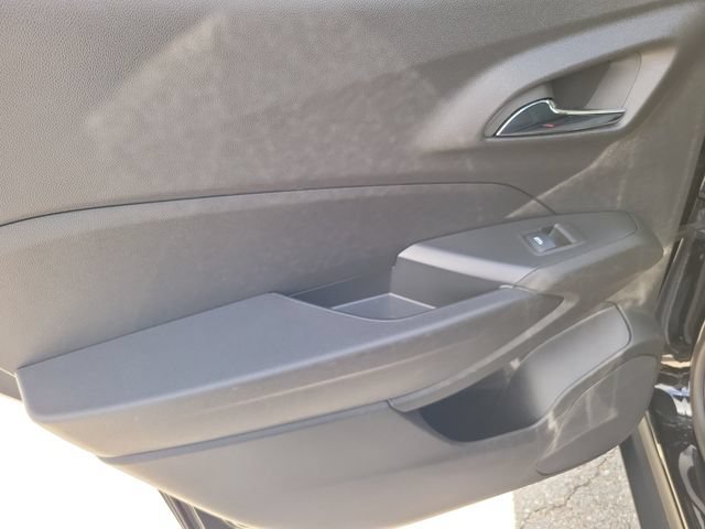 Used 2025 Chevrolet Trax LT FWD image 10