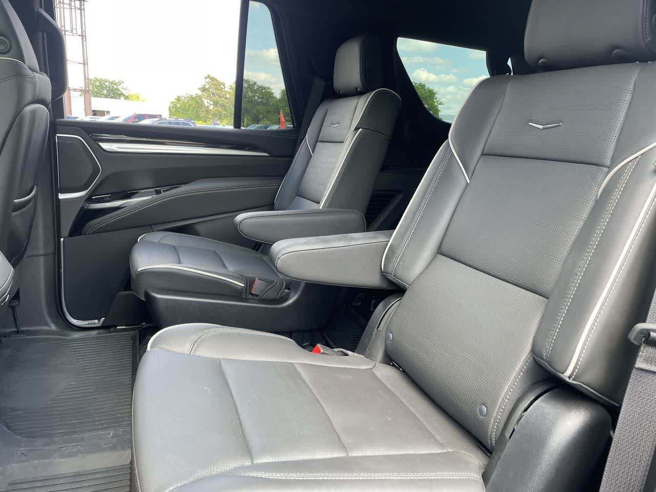 Certified 2026 Cadillac Escalade Luxury w/ LPO, Floor Liner Package AWD/4WD image 20