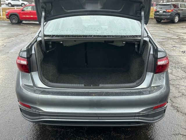 Used 2025 Volkswagen Jetta SE image 17
