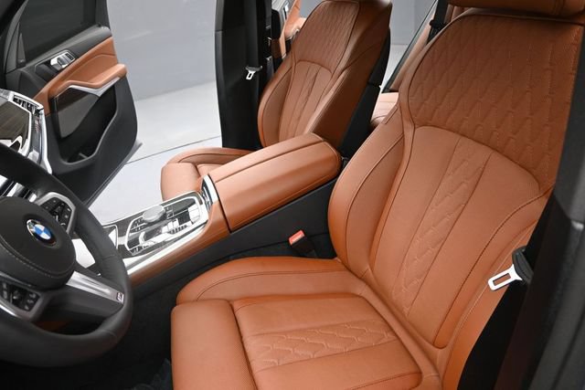Used 2026 BMW X5 xDrive40i w/ M Sport Package AWD/4WD image 14