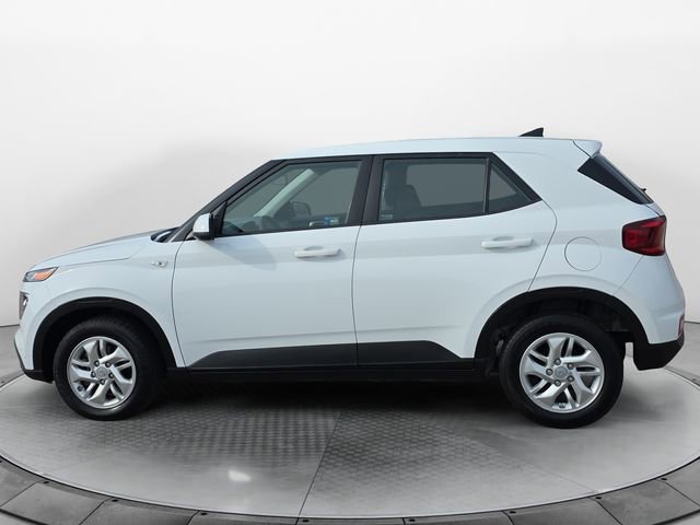 Used 2021 Hyundai Venue SE image 2