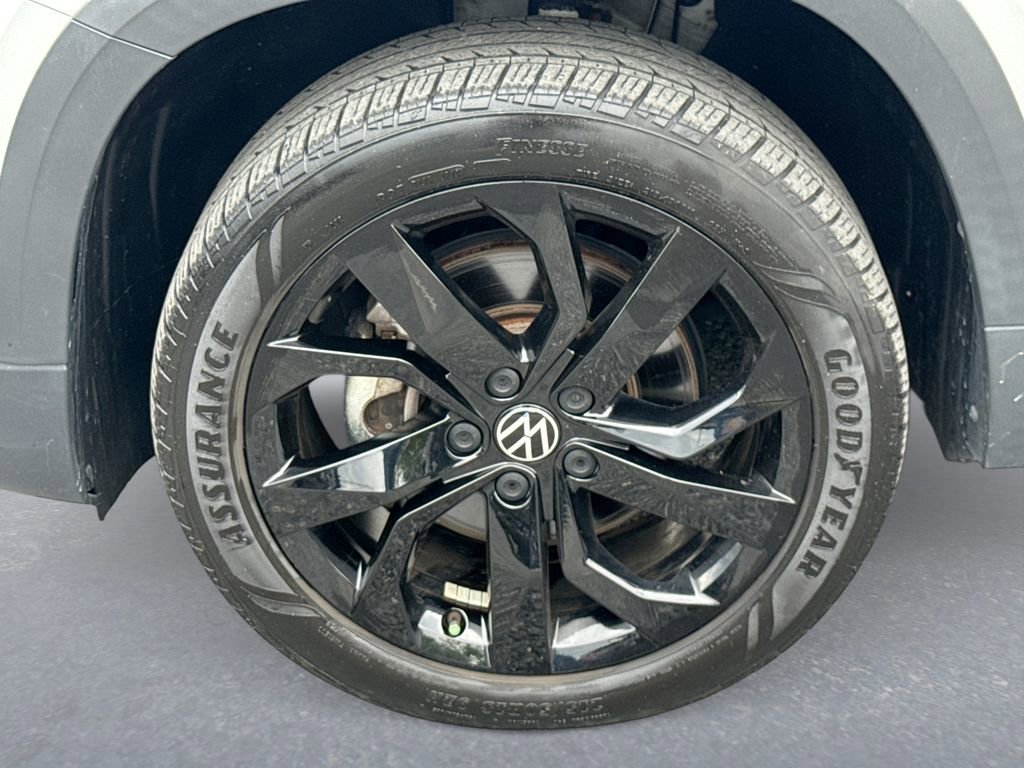 Used 2023 Volkswagen Taos SE w/ Black Wheel Package FWD image 17