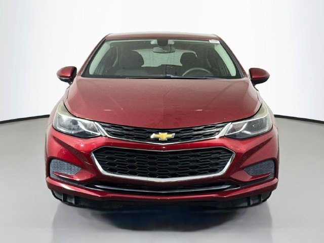 Used 2018 Chevrolet Cruze LT w/ Convenience Package FWD image 2