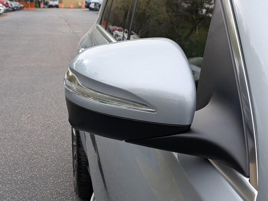 Used 2025 Mercedes-Benz GLE 350 4MATIC image 11