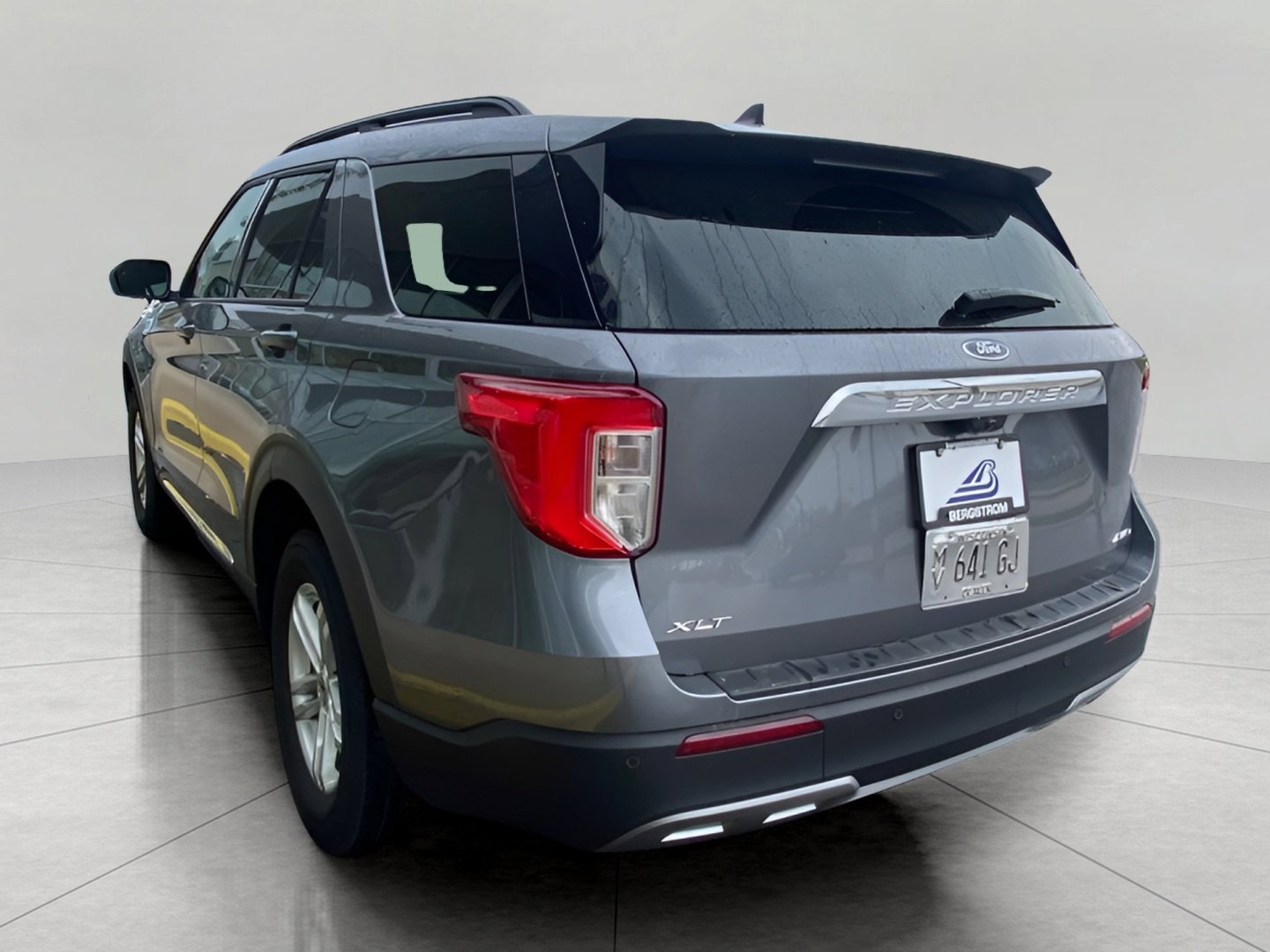 Certified 2023 Ford Explorer XLT w/ Equipment Group 202A AWD/4WD image 6