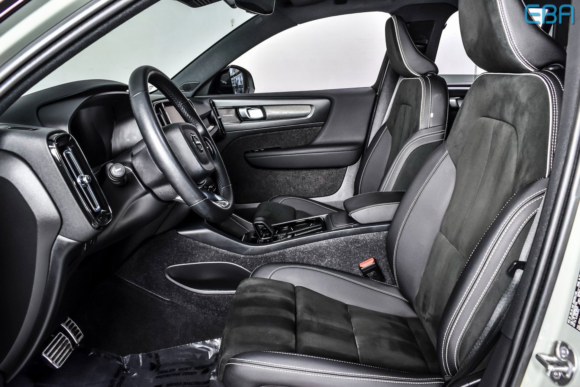 Used 2022 Volvo XC40 P8 Recharge Ultimate image 16