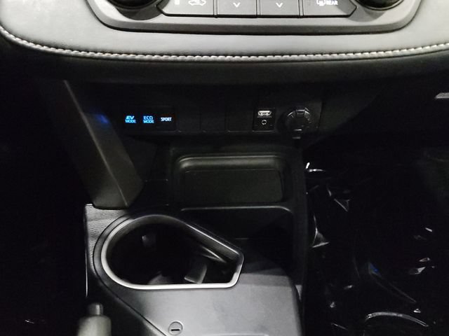 Used 2018 Toyota RAV4 XLE AWD/4WD image 30