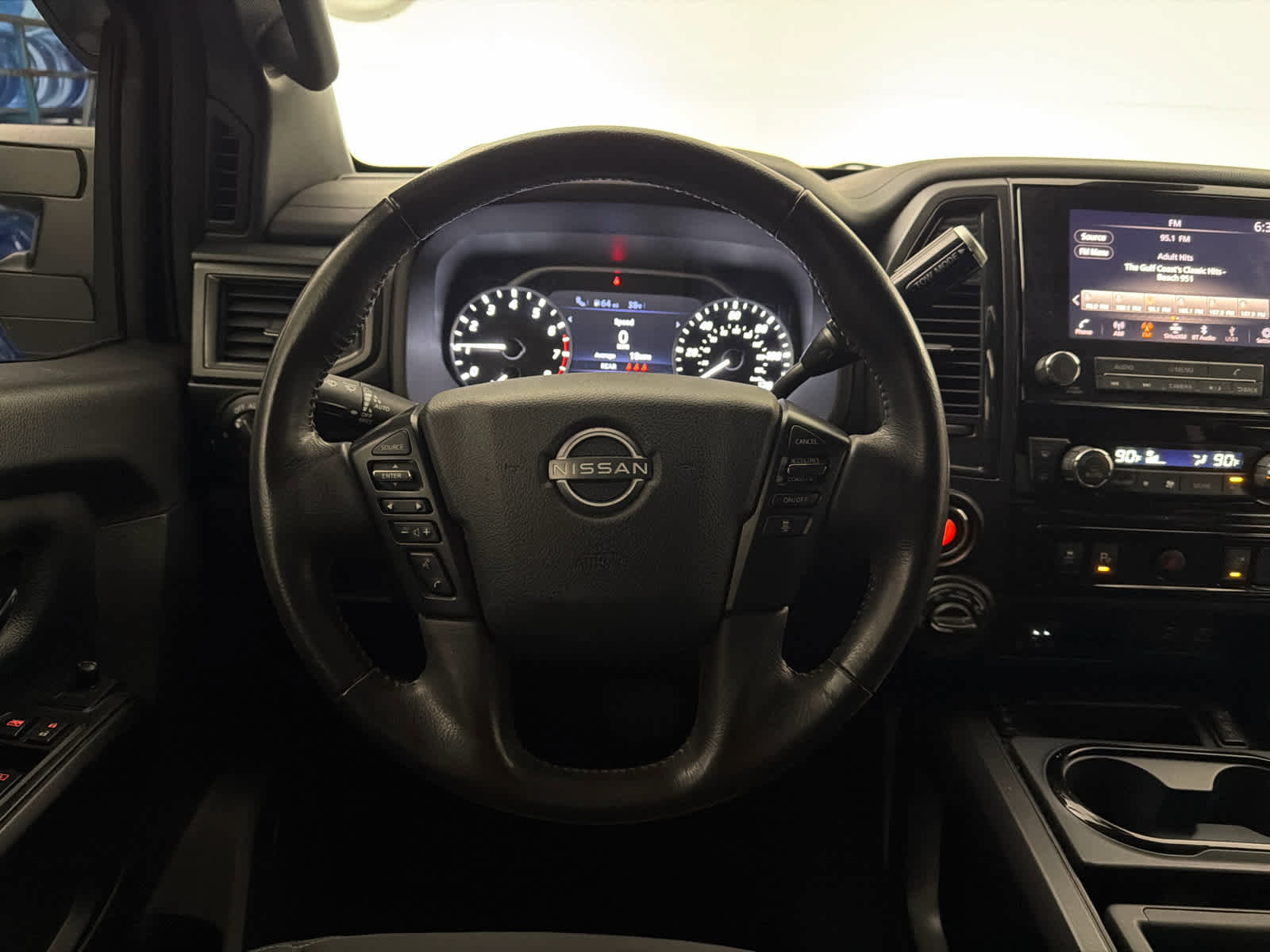 Used 2023 Nissan Titan SV w/ SV Convenience Package image 15