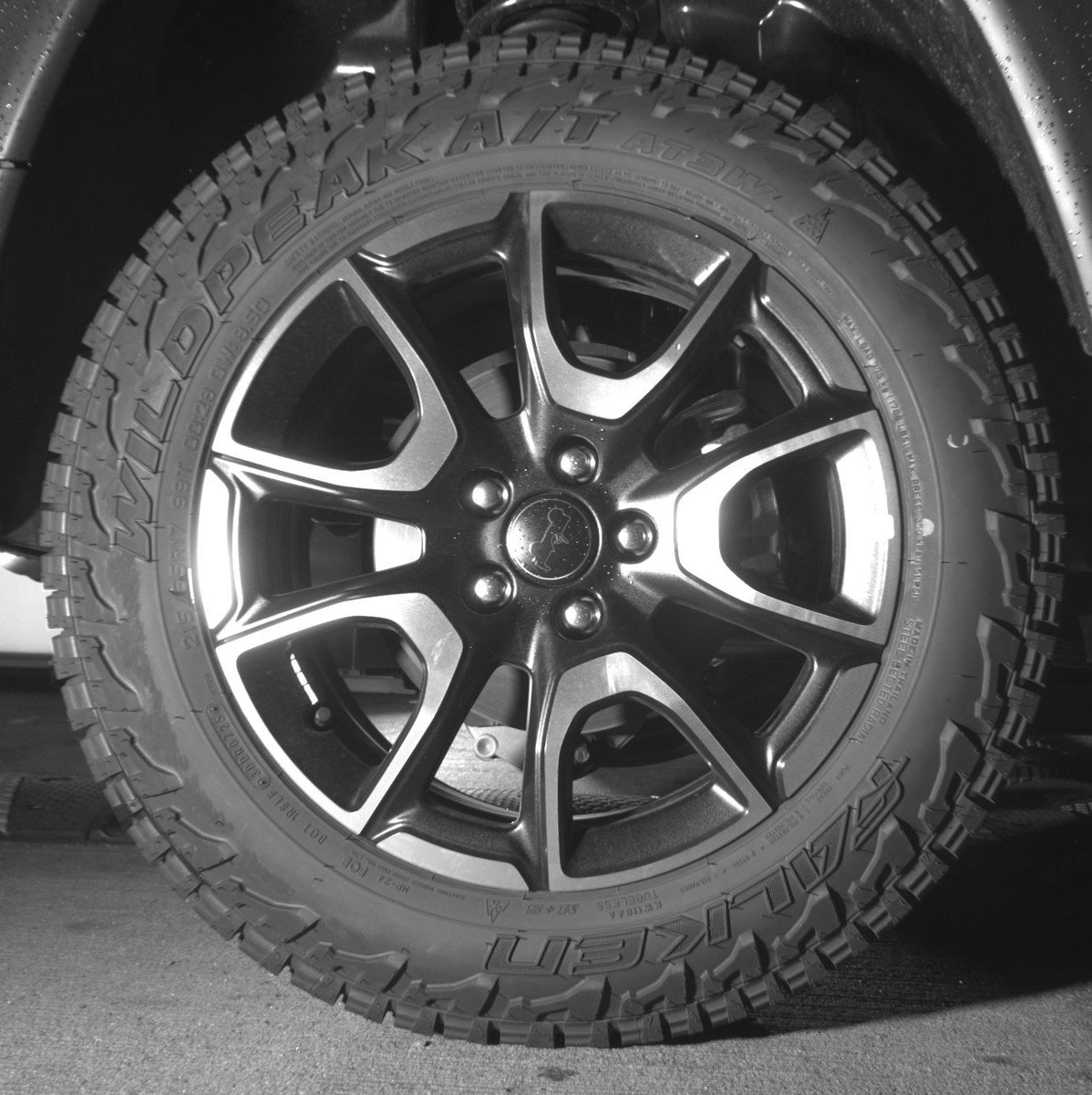 Used 2025 Jeep Compass Trailhawk AWD/4WD image 15