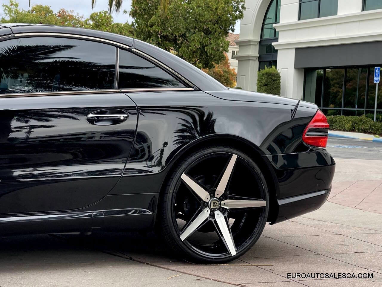 Used 2011 Mercedes-Benz SL 550 image 11