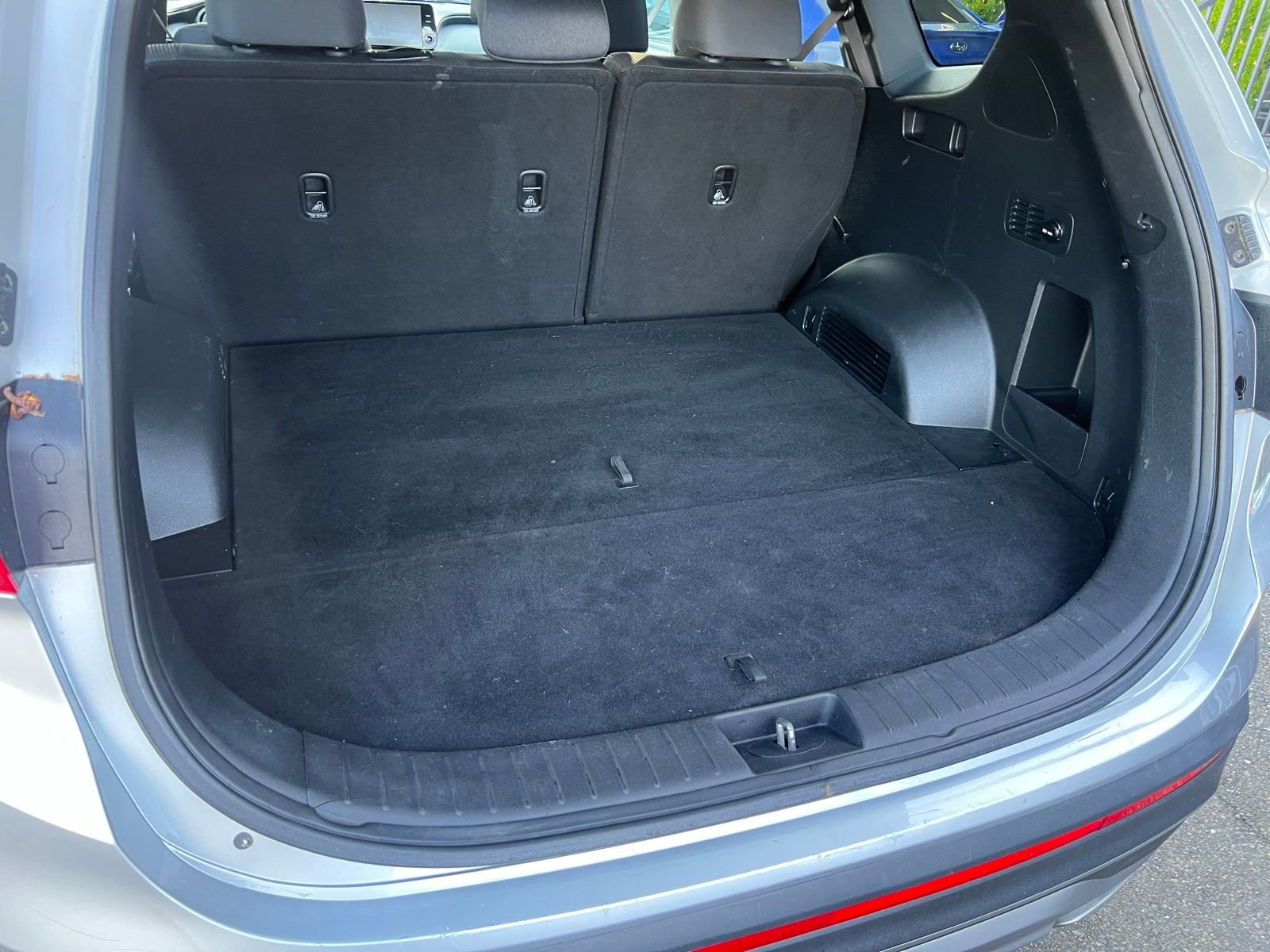 Used 2015 Nissan Rogue SV w/ SV Moonroof Package image 4