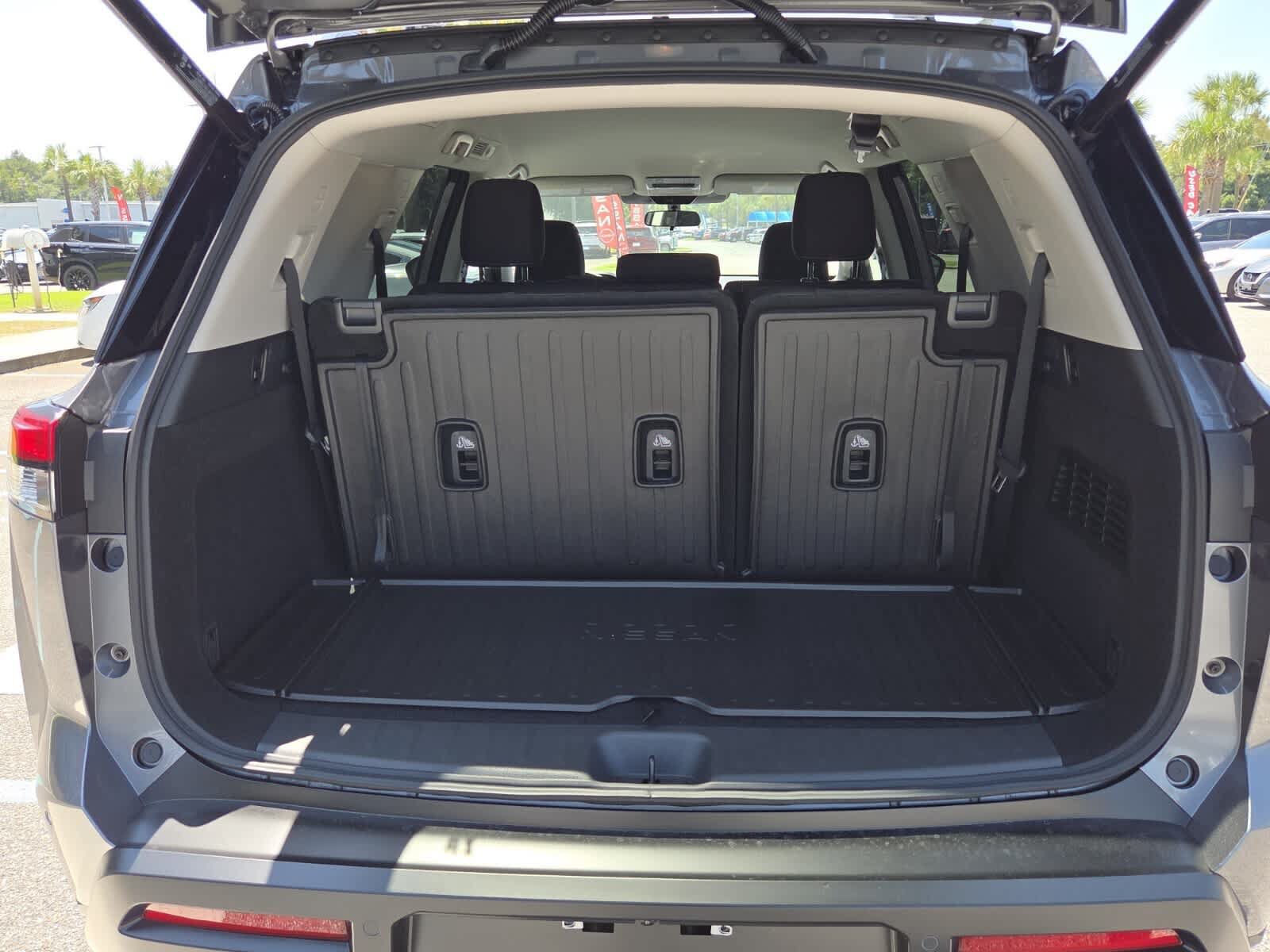 New 2026 Nissan Pathfinder SV w/ Cargo Package FWD image 7