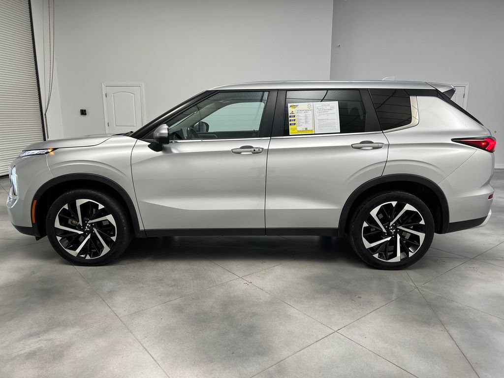 Used 2024 Mitsubishi Outlander SE AWD/4WD image 5
