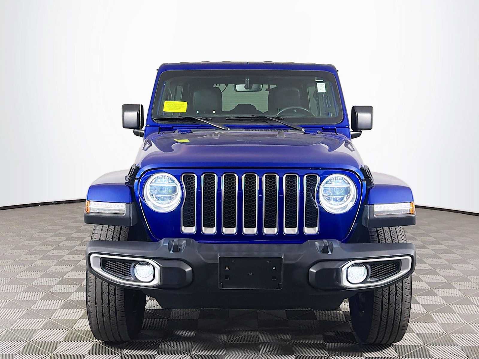 Used 2018 Jeep Wrangler Unlimited Sahara w/ Dual Top Group AWD/4WD image 2