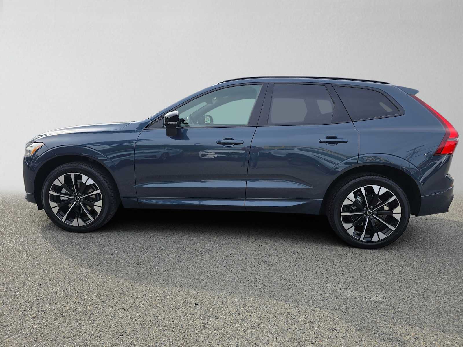 Used 2026 Volvo XC60 B5 Plus w/ Protection Package Premier AWD/4WD image 6