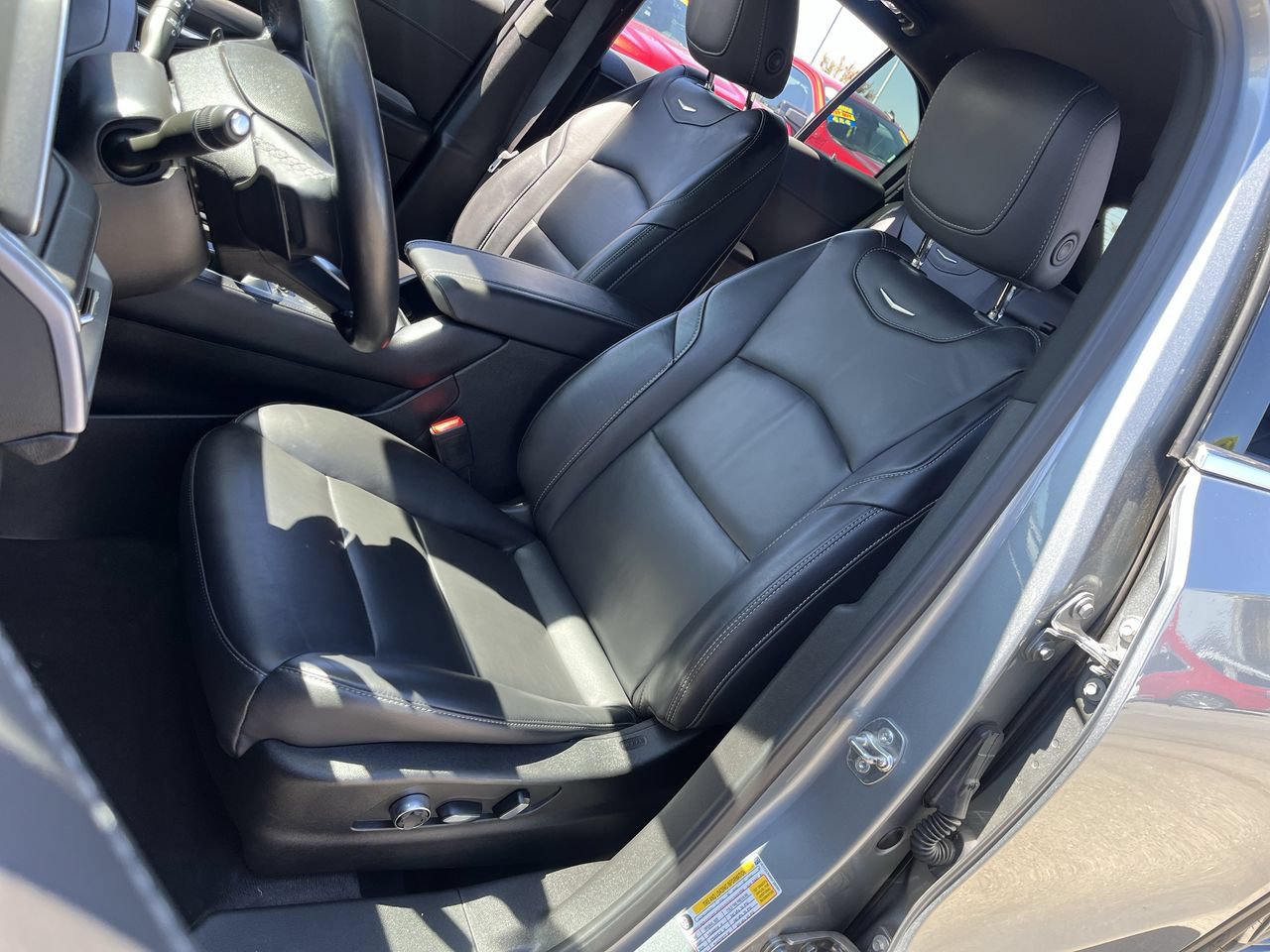 Used 2025 Cadillac XT4 Premium Luxury FWD image 17