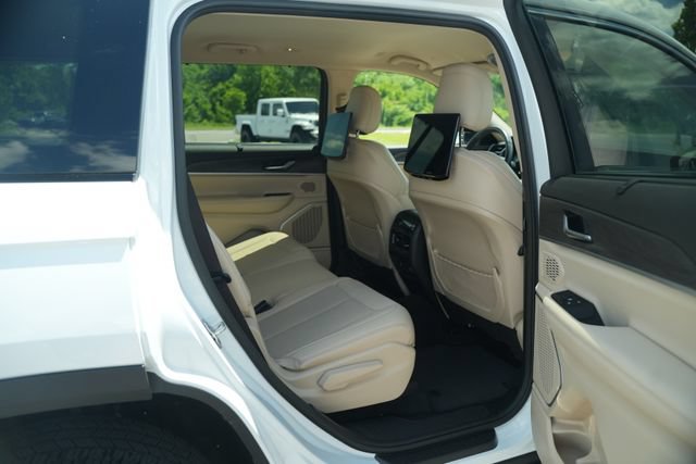 Used 2022 Jeep Grand Cherokee L Limited w/ Luxury Tech Group II AWD/4WD image 22