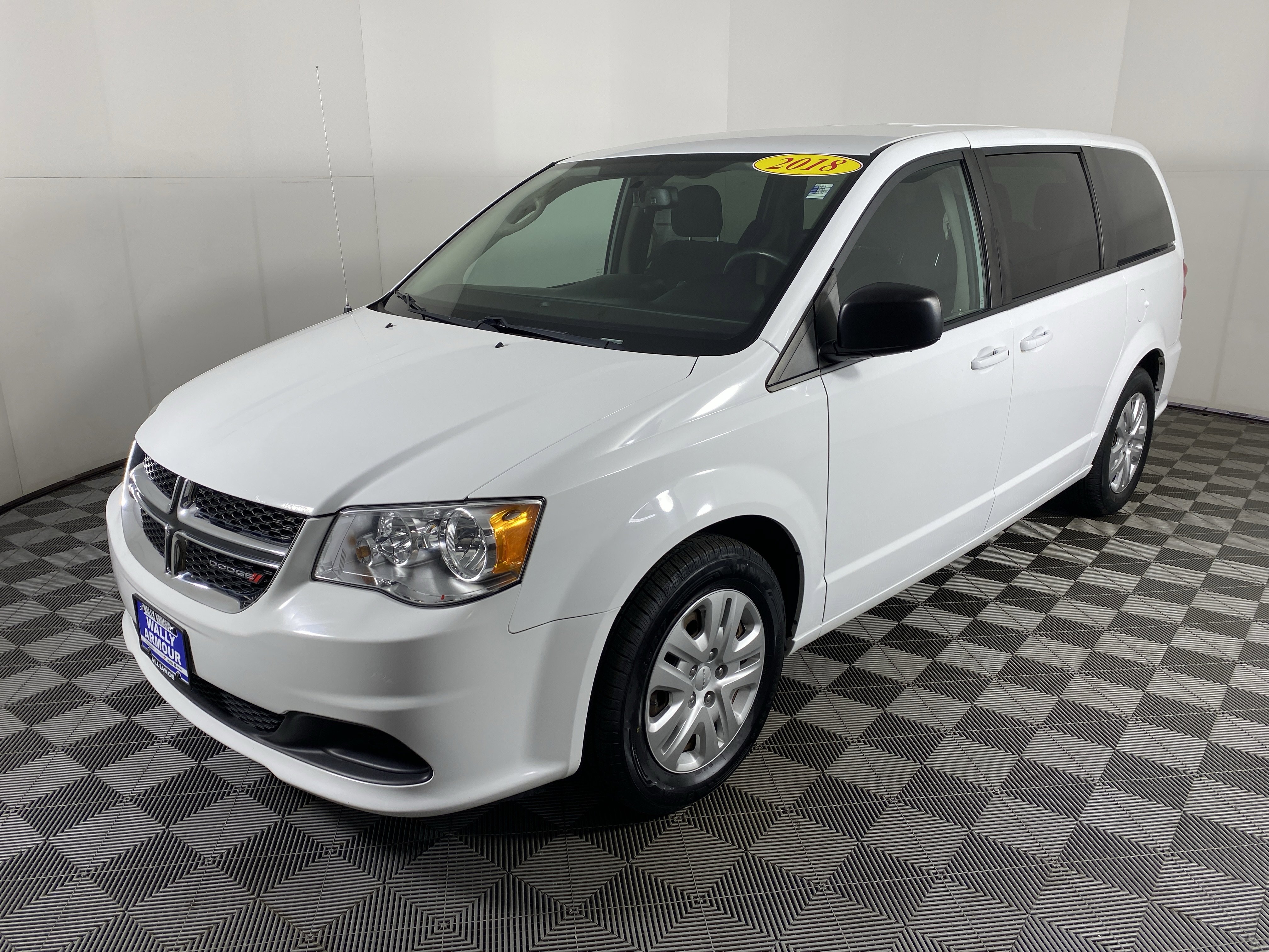 Used 2018 Dodge Grand Caravan SE w/ UConnect Hands-Free Group image 8