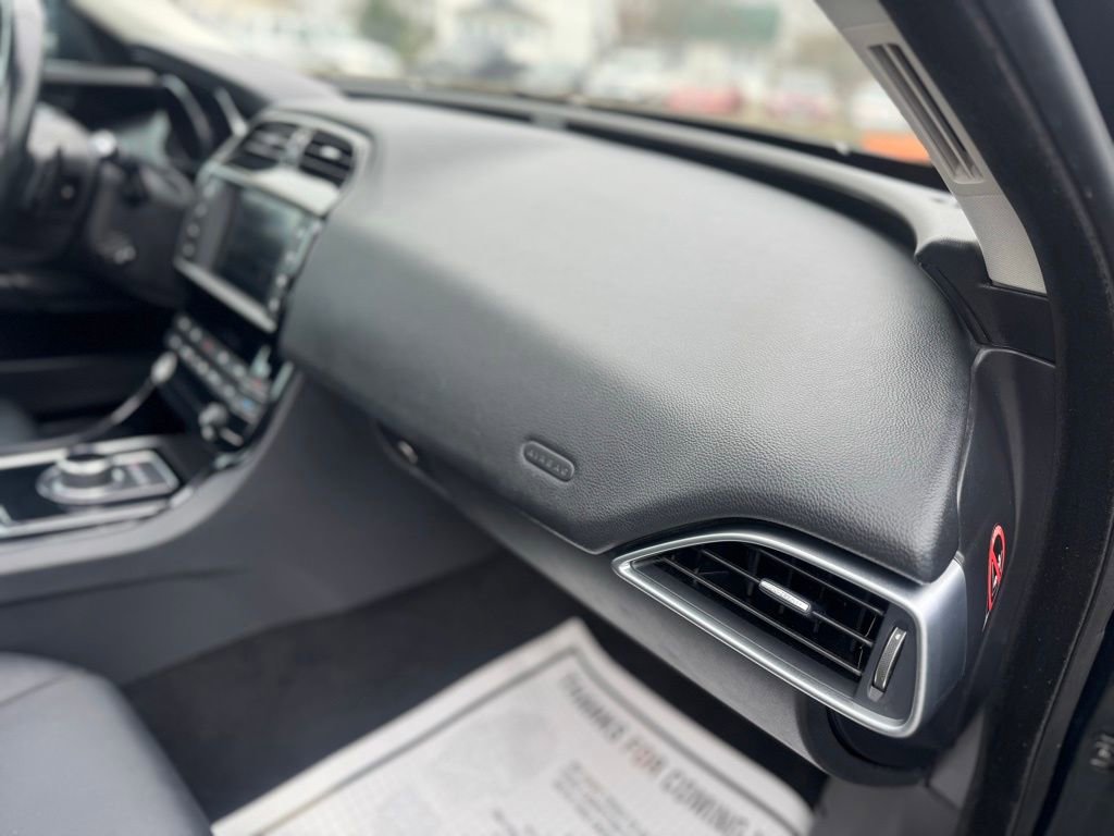 Used 2017 Jaguar XE Premium image 21