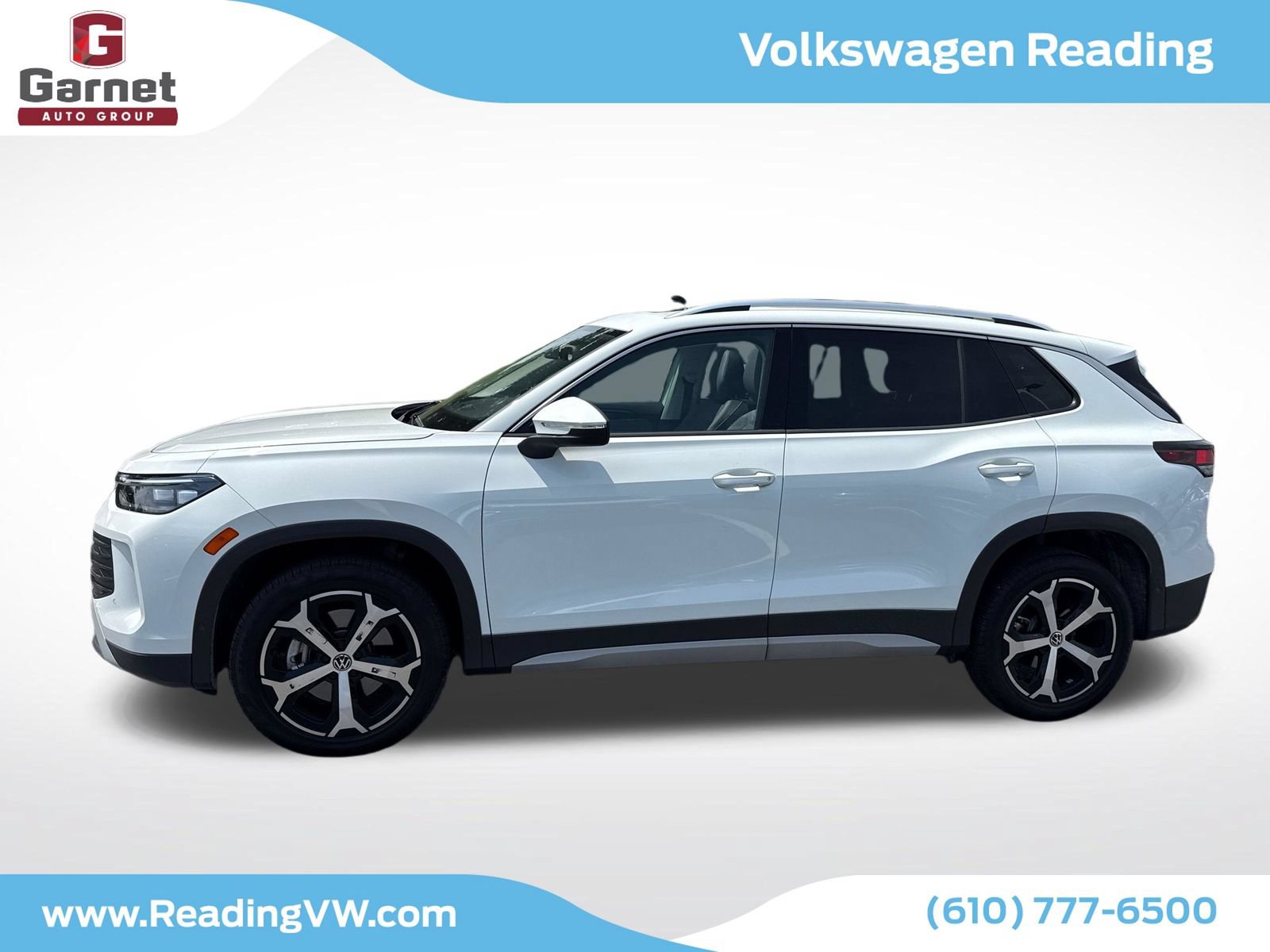 Used 2025 Volkswagen Tiguan SE w/ Panoramic Sunroof Package AWD/4WD image 2