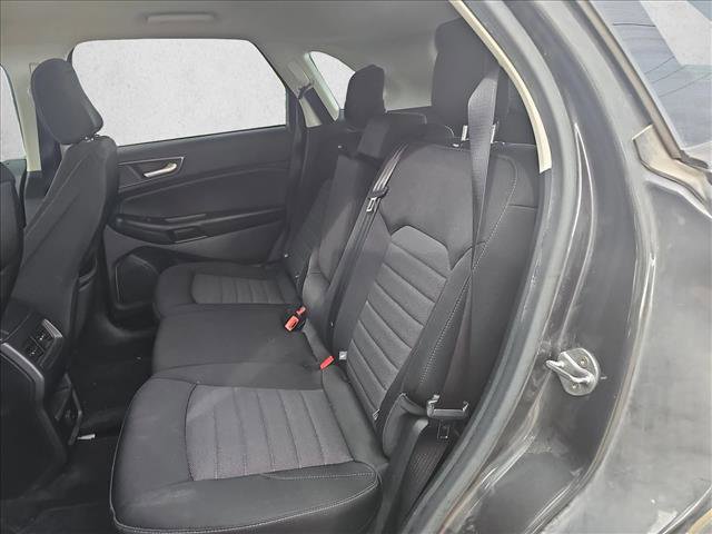 Used 2020 Ford Edge SE image 9