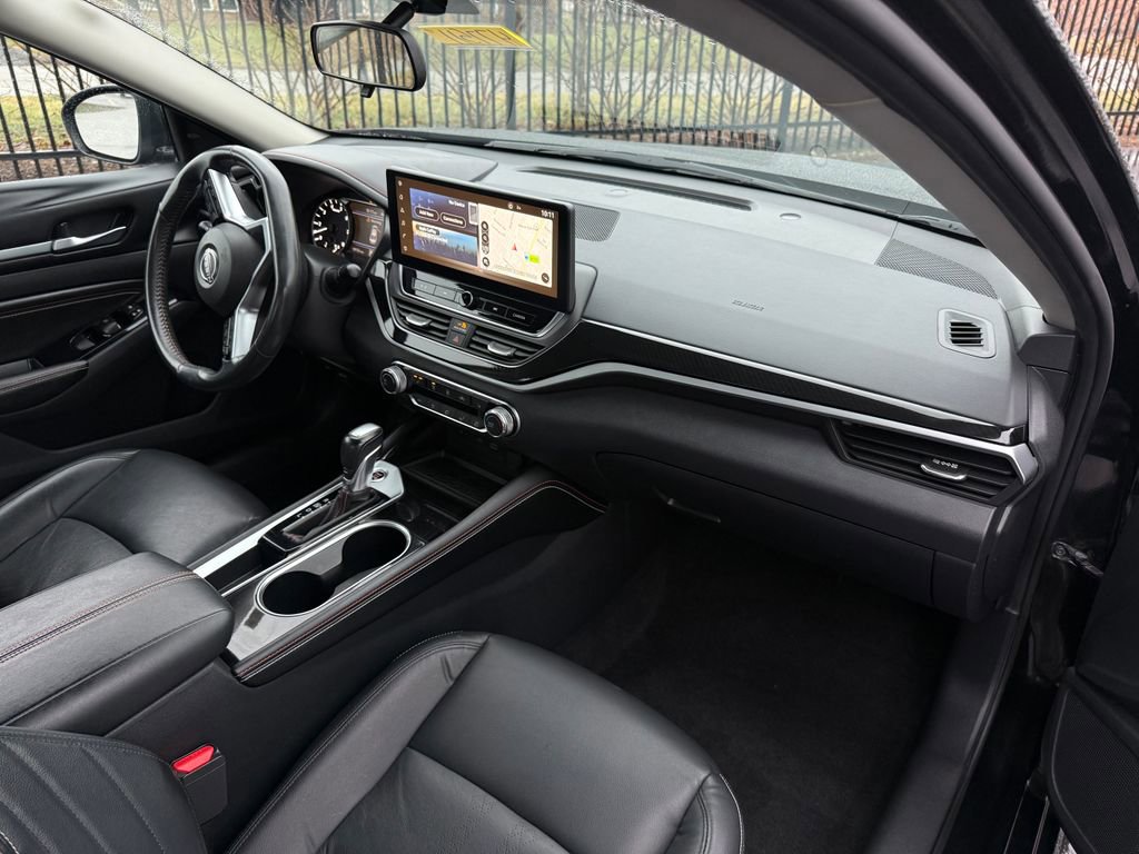 Used 2023 Nissan Altima 2.5 SR w/ SR Premium Package image 15