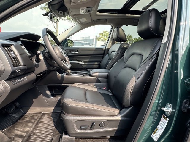 Certified 2025 Nissan Pathfinder SL w/ SL Premium Package image 9