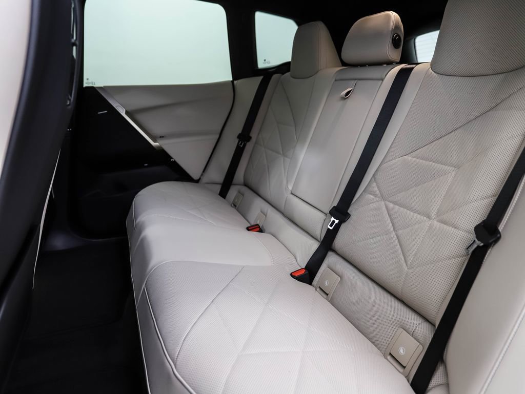 Used 2026 BMW iX xDrive60 w/ Premium Package image 23