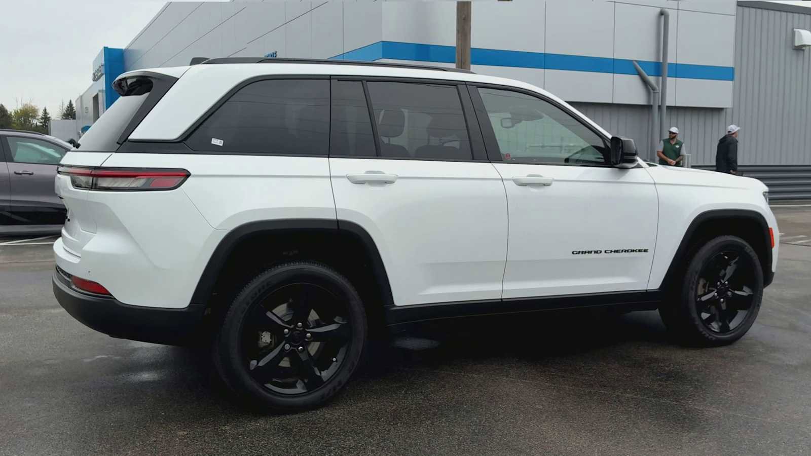 Used 2022 Jeep Grand Cherokee Altitude image 2