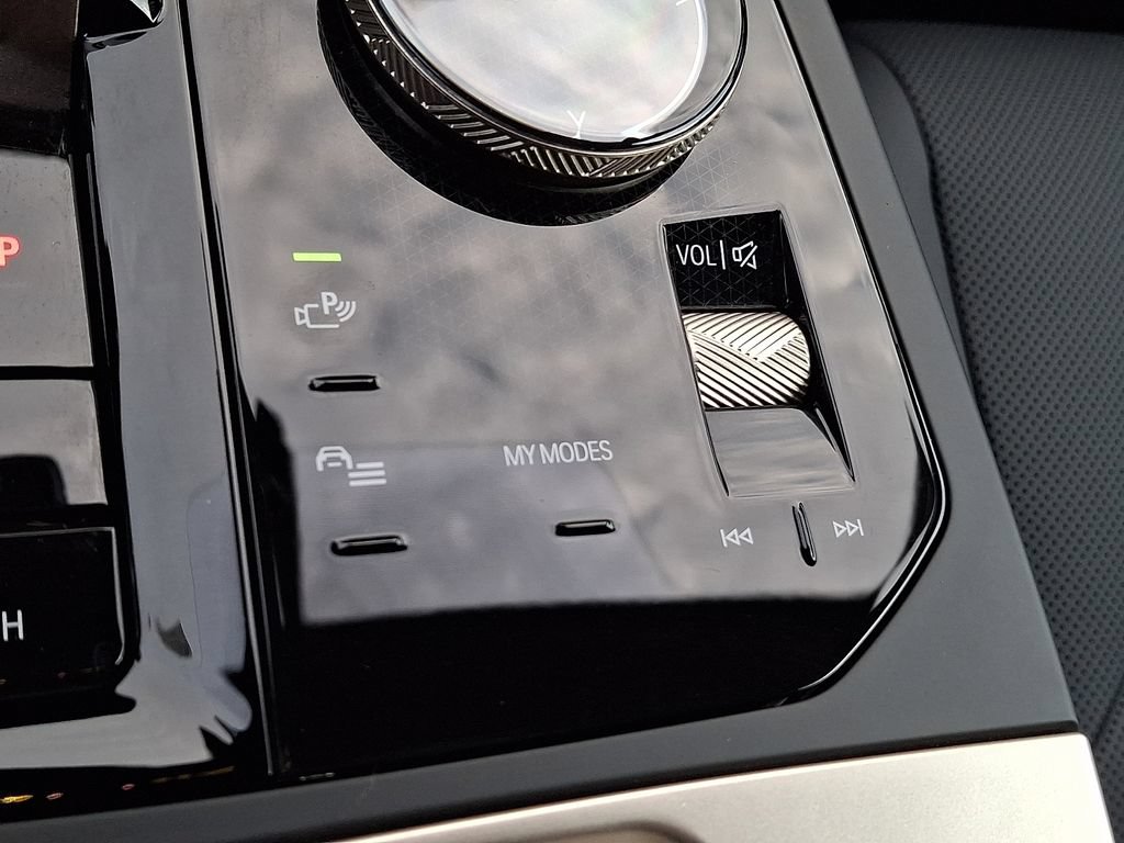 Certified 2024 BMW iX xDrive50 w/ Sport Package AWD/4WD image 20